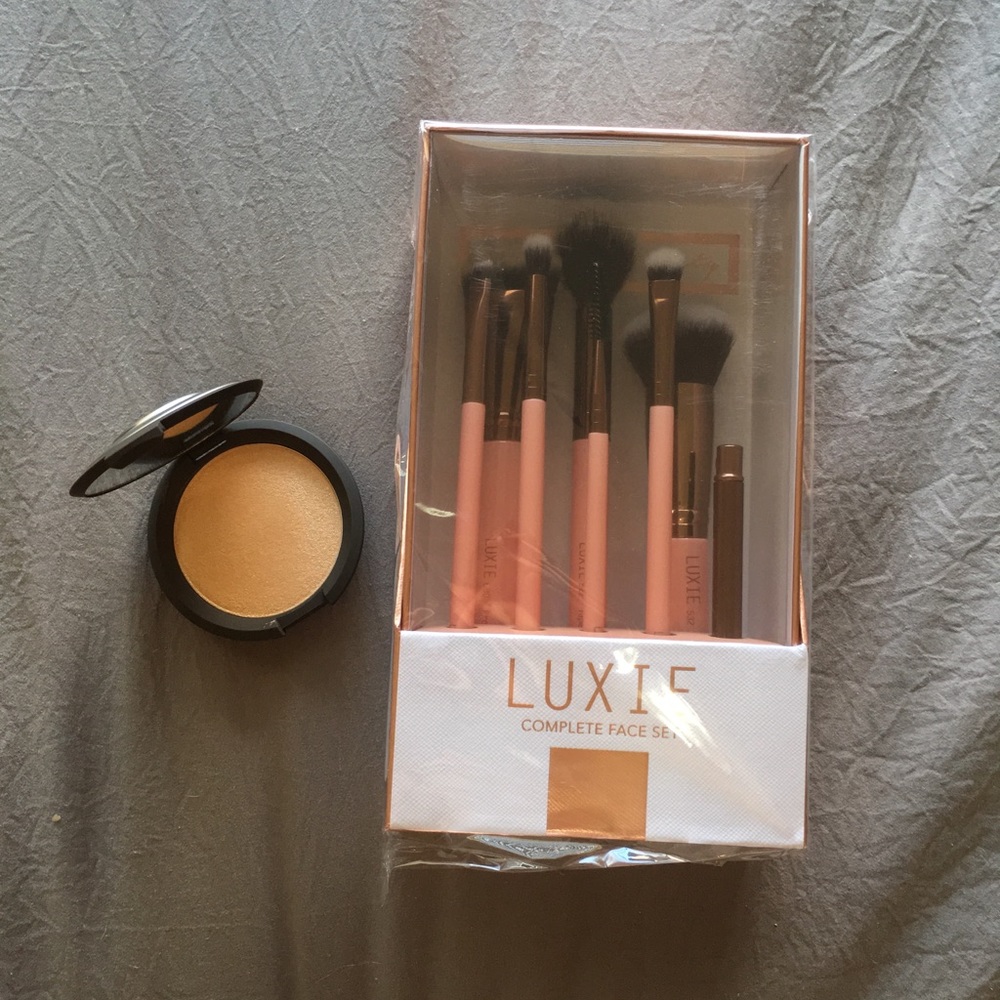 LUXIE BRUSH SET & BECCA HIGHLIGHTER